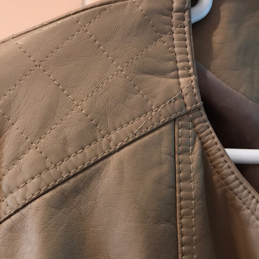 Cream color leather jacket. - Picture 3 of 5